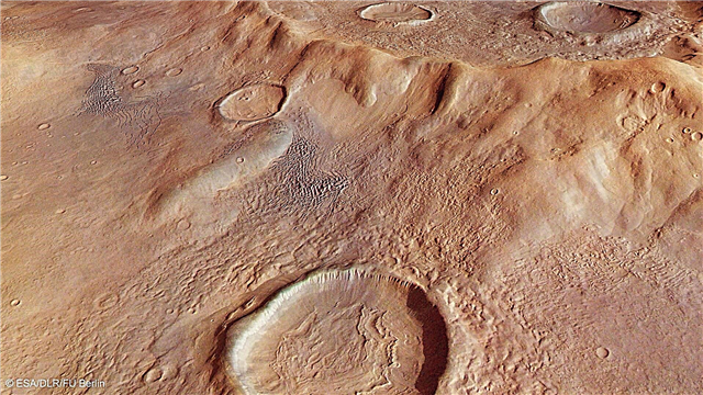 Neve antiga dá forma a uma bacia marciana que é metade do tamanho do Brasil