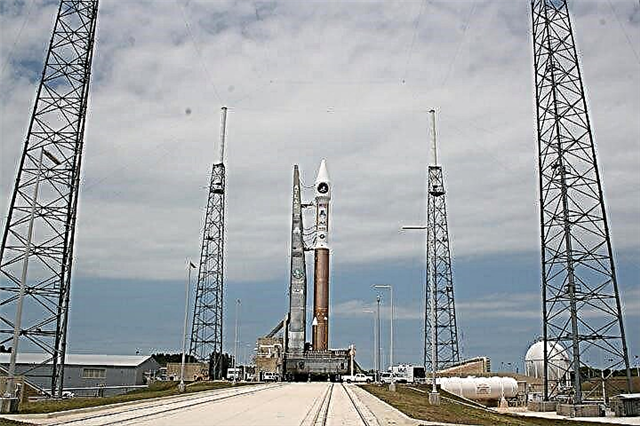 Atlas Rocket siap untuk Blast Off dengan Advanced Missile Early Warning Spy Satellite