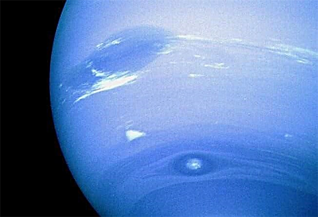 Wat is de oppervlaktetemperatuur van Neptunus?