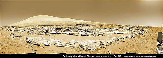 Το Curiosity Rover κάνει παύση στη μέση του δίσκου και καταγράφει το στιγμιότυπο Spectacular Martian Mountain
