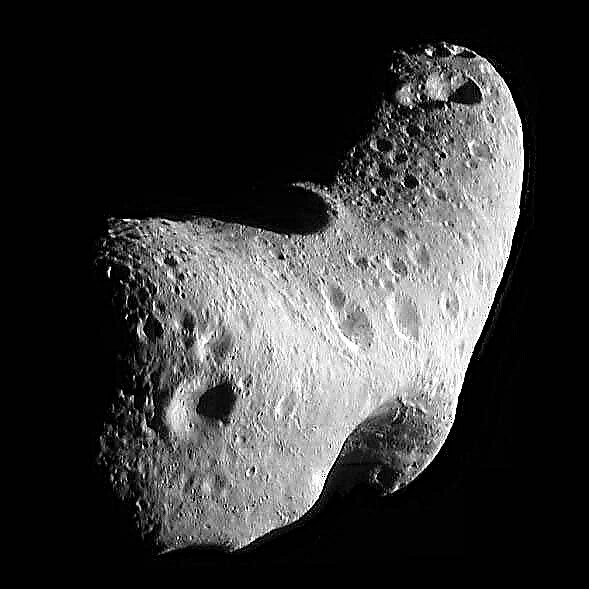 Близо до земните астероиди варират широко по състав, произход