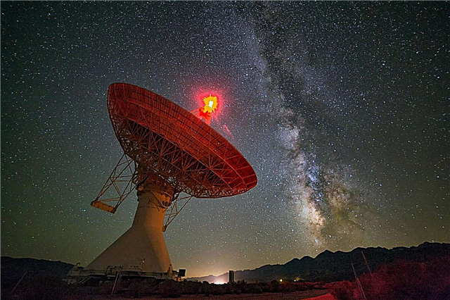 Mira los platos de radio SETI-Seeking Dance Across the Universe