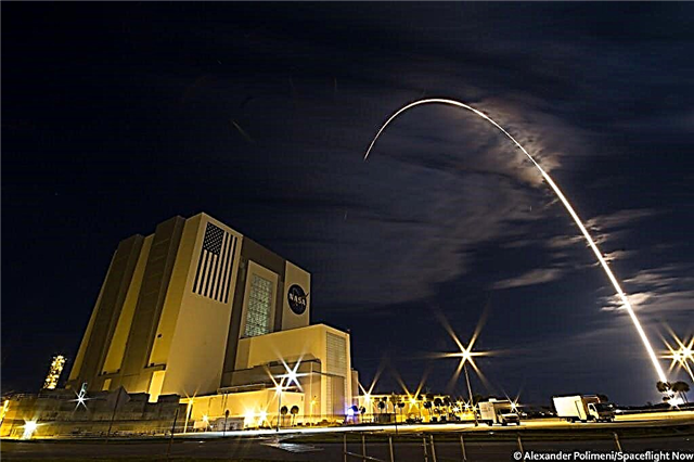 Streaks Galore ως Cygnus Soars Chasing Station for Science. Φωτογραφίες, βίντεο - Space Magazine