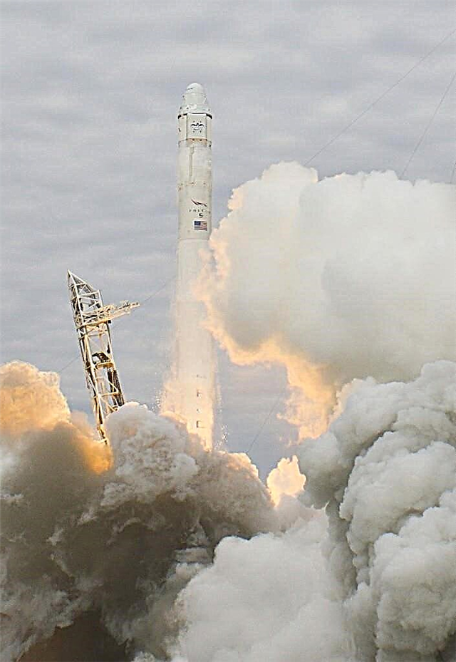 Dragon SpaceX sa zotavuje z hroziacej poruchy hnacieho systému - nedeľovej dokovacej súpravy