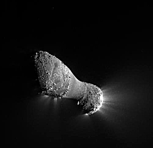 EPOXI kohtaa energisen komeetan Hartley 2