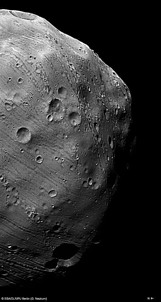 Videopalooza arată Phobos Flyby ca fiind originea misterioasă a lunii