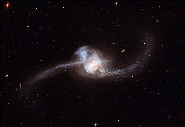 Nuevo lanzamiento del Hubble: dramática colisión de galaxias