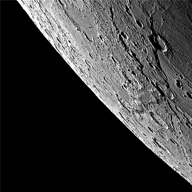 Kdo objevil Merkur?