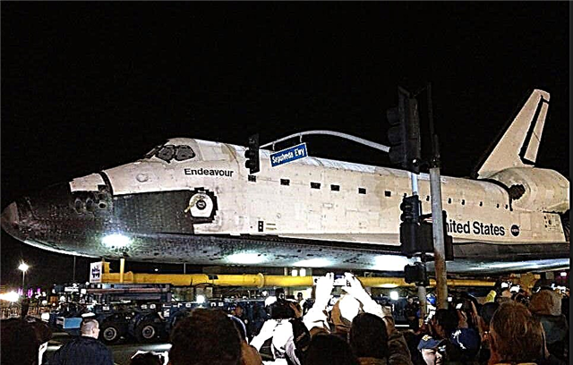 Waarom stak de Space Shuttle de weg over?