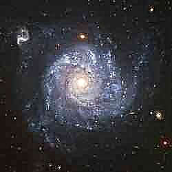 Vista del Hubble de una galaxia en forma de molinete