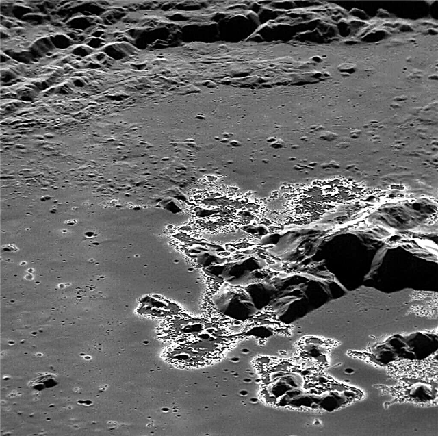 Mai multe „Hollowed Ground” pe Mercur - Space Magazine