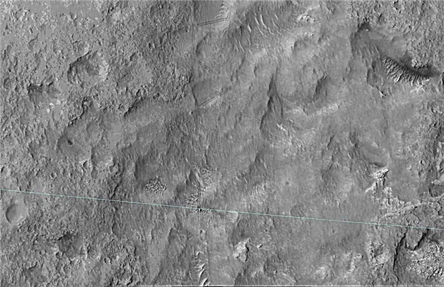 Любопитство заловено от орбита, пресичаща границата на елипса на кацане - Марсиански пейзаж отгоре и отдолу