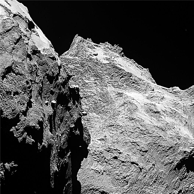 Rosetta zachycuje dechberoucí pohledy na komety a zlepšuje výběr místa pro přistání