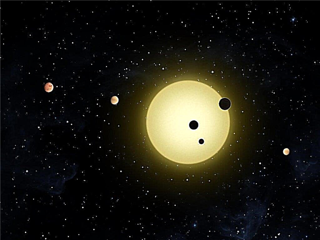 천문학 자들은 8 개의 행성으로 다른 태양계를 찾습니다. 음, 명왕성
