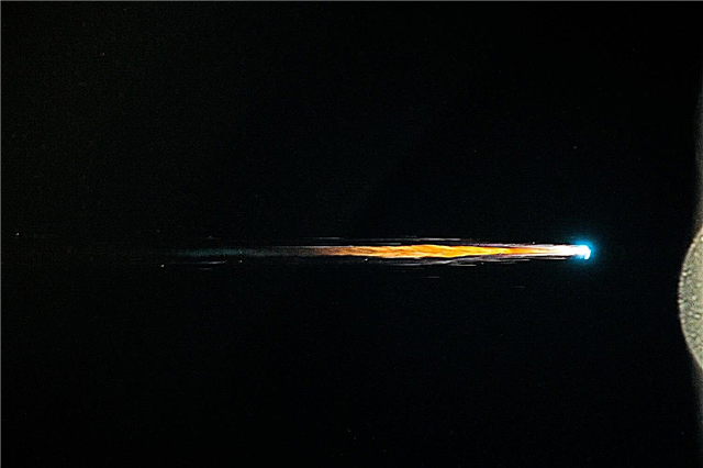 Voici à quoi ressemble un vaisseau spatial en train de brûler (plus la correction d'un article précédent)