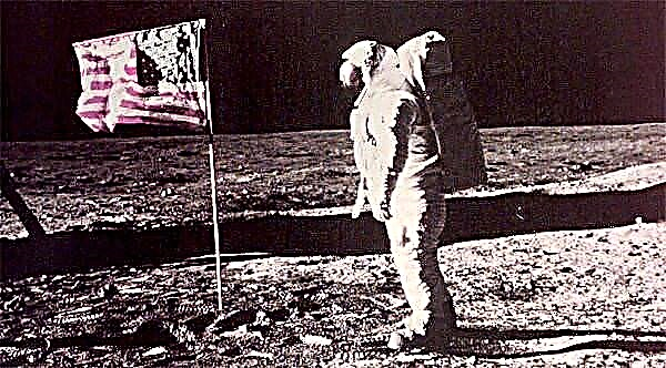 Neil Armstrong: Orang Pertama yang Berjalan di Bulan