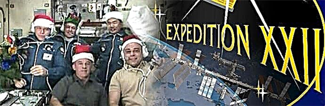 De helpers van de kerstman arriveren bij ISS ​​met kerstcadeaus