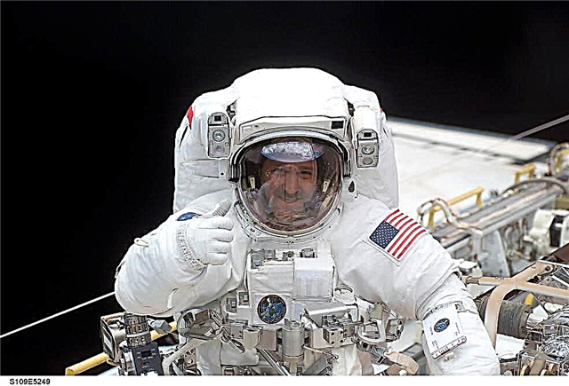 Hubble Hugger von der NASA und Wissenschaftschef John Grunsfeld gehen in den Ruhestand