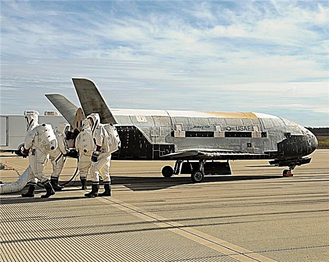 Skrivnostno vojaško vesoljsko letalo X-37B pristane po skoraj dveh letih v orbiti - Video