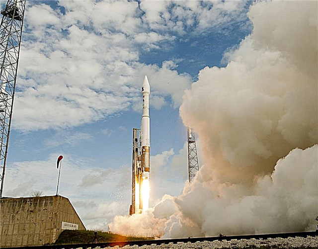 Hush, Hush US Spy Satellite wystrzeliwuje na szczycie rakiety Milestone Atlas