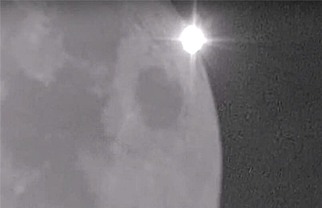 क्या चंद्र पृथ्वी पर शुक्र पर ऐशें का प्रकाश दिखा सकता है?