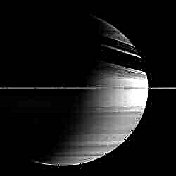 Нахил штормів на Сатурн
