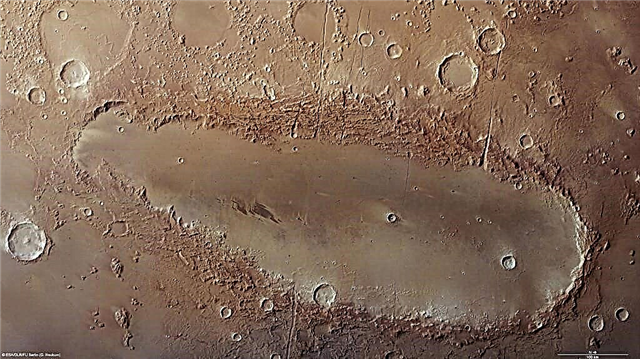 فوهة غريبة على كوكب المريخ هي لغز
