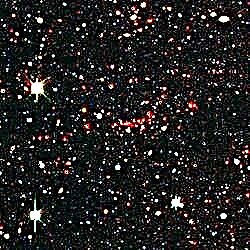 اكتشاف المئات من مجموعات المجرات البعيدة