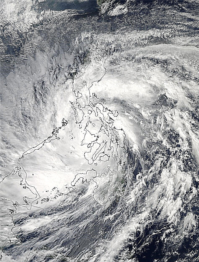 Haiyan-ul "Super-Typhoon" are imagini mari în stația spațială