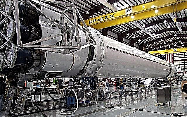 Falcon 9 Flight Hardware kommt in Cape Canaveral an