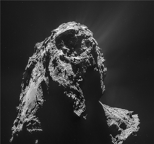 Rosetta ierauga skatienu Comet 67P izstādē "Apakšdaļa" - kosmosa žurnālā