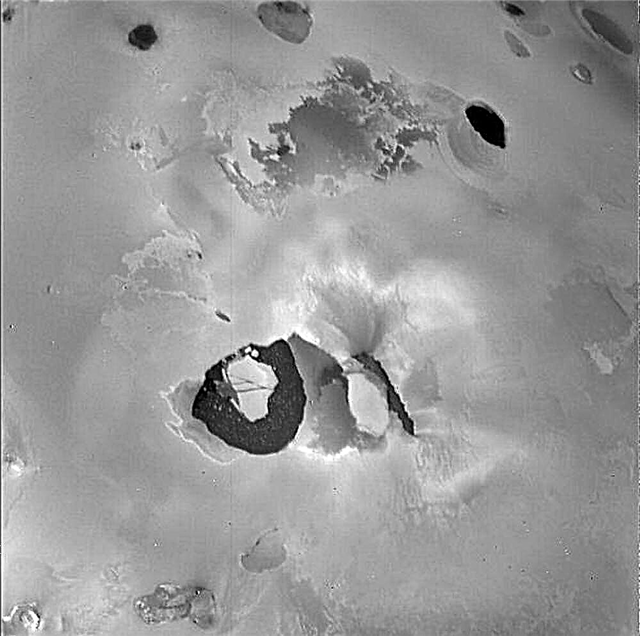 Der größte Vulkan von Io, Loki, bricht alle 500 Tage aus. Jeden Tag wird es wieder ausbrechen.