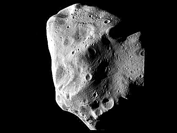 Rosetta se encuentra con el asteroide Lutetia