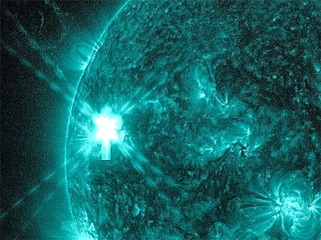 विस्फोट! सूर्य एक मध्यम सौर भड़क उठता है। दूसरों को जल्द ही पालन कर सकता है?