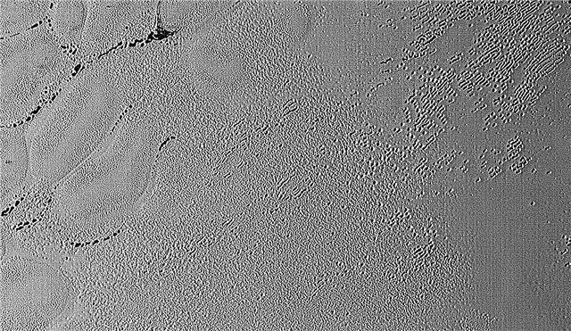 Miles de pozos puntúan las llanuras prohibitivas de Plutón en las últimas fotos