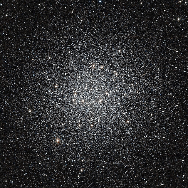Messier 55 - кълбовият звезден клъстер NGC 6809