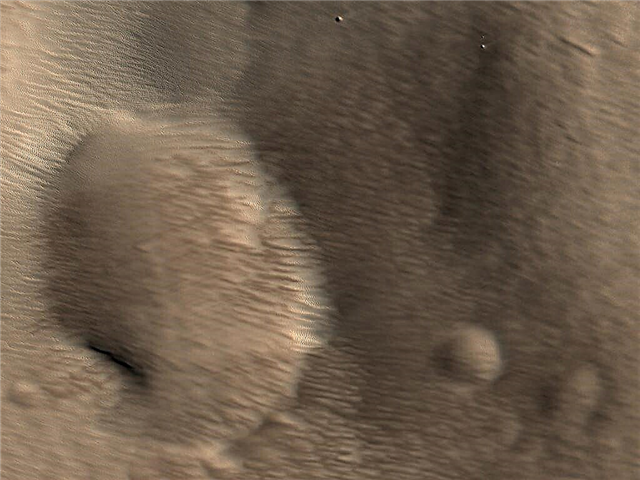 Der verschwommene Gipfel von Mars 'Pavonis Mons