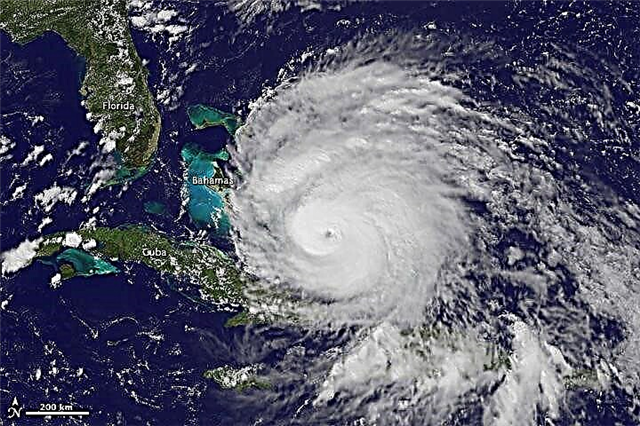 Více pohledů na hurikán Irene z vesmíru: Je to velké