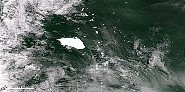 Jättiläinen jäävuori edelleen Australian suuntaan (satelliittikuvat)