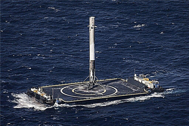 SES Boldly تذهب إلى حيث لم تسير أي شركة من قبل ، وتوقع صفقة للطيران على الدفعة الأولى من SpaceX "Flight-Proven" Booster