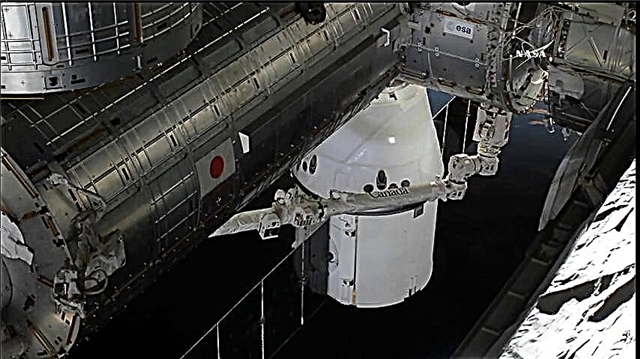وصول SpaceX Dragon إلى محطة الفضاء مع طن من تجارب الأرض والعلوم الإنسانية