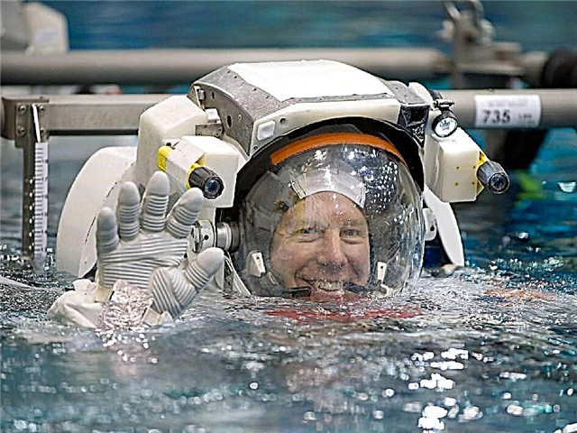 STS-133 Astronaut bricht sich bei einem Fahrradunfall die Hüfte