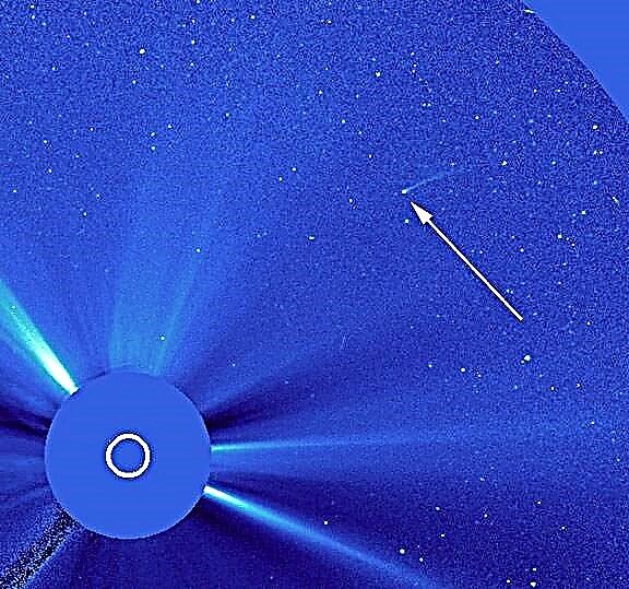 Нова комета Yi-SWAN