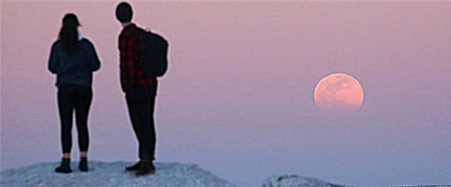 Tiangong 1 tombe, la lune bleue se lève et Mars vise Saturne