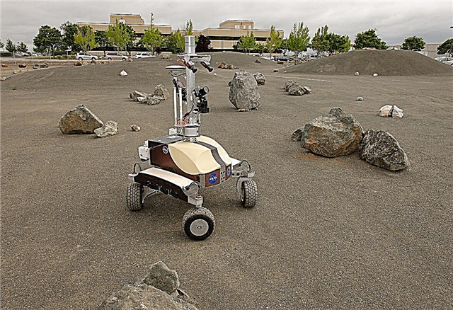 Các trò chơi trong tương lai: Các phi hành gia Tele-Vận hành một chiếc Rover-Earth Rover ... Từ vũ trụ!