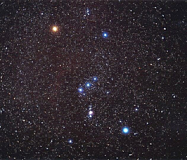Quelles sont les étoiles dans la ceinture d'Orion?