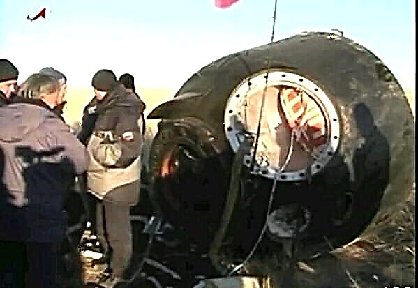 Soyuz aterriza con seguridad con tripulación de la estación espacial y antorcha olímpica