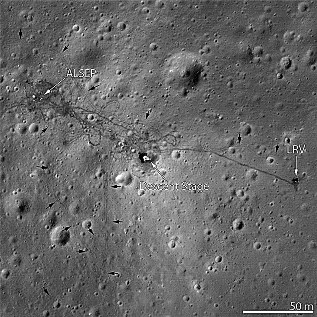 انظروا ، إنها عربة تجرها إلى القمر! أفضل نظرة LRO على الإطلاق في موقع الهبوط Apollo 15