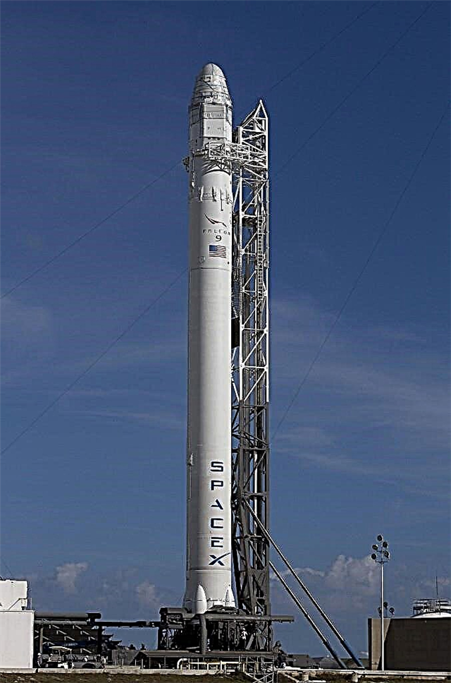 Комплект SpaceX Falcon 9 за критично изпитване на двигател в понеделник, 30 април