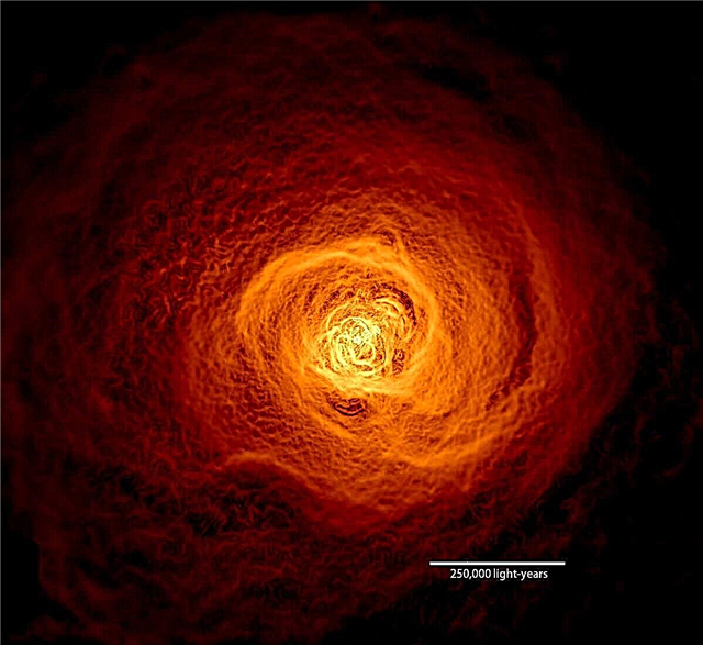 En enkelt bølge, større enn melkeveien, ruller gjennom Perseus Galaxy Cluster